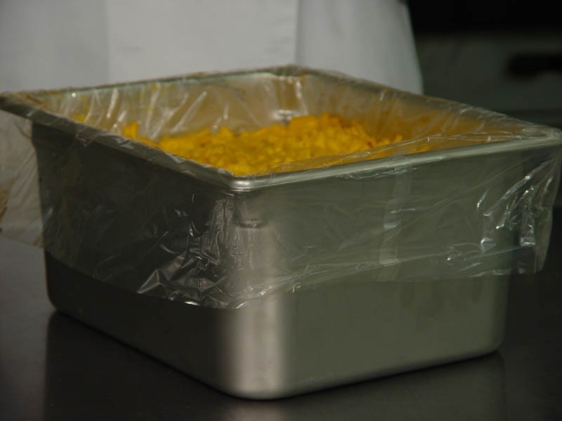 M and Q Packaging Corp PanSaver Half Ovenable Pan Liner - Medium and Deep, 23 x 14 inch -- 100 per case.