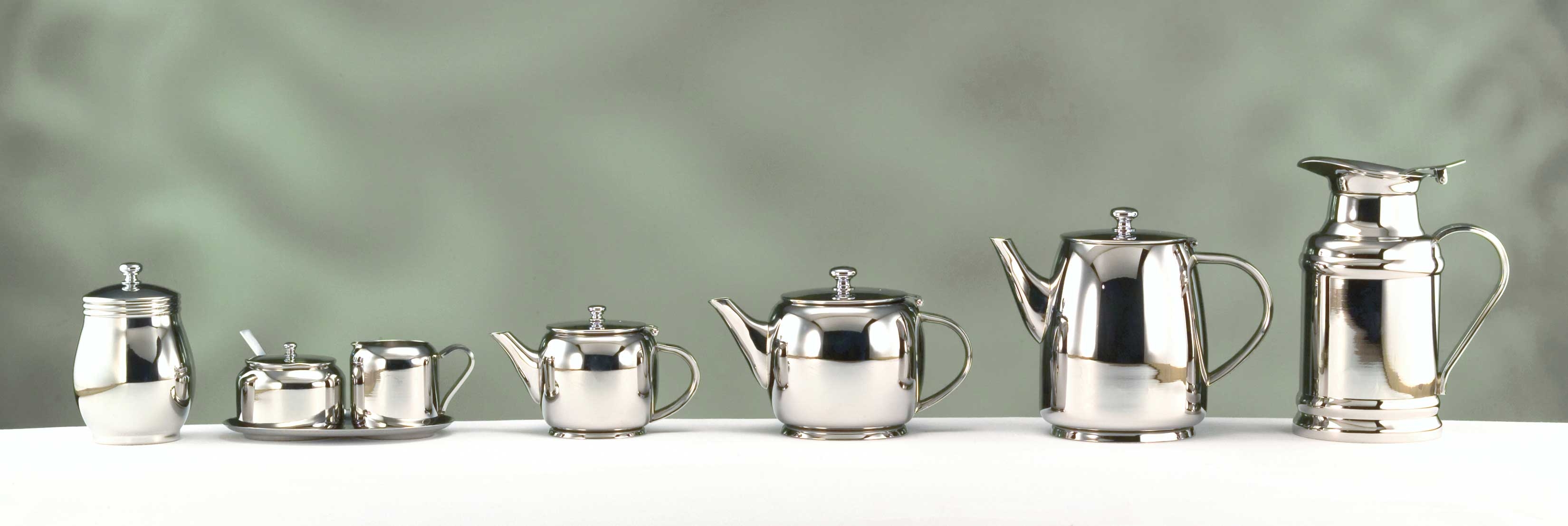 World Tableware Belle II Stainless Teapot, 20 Ounce.