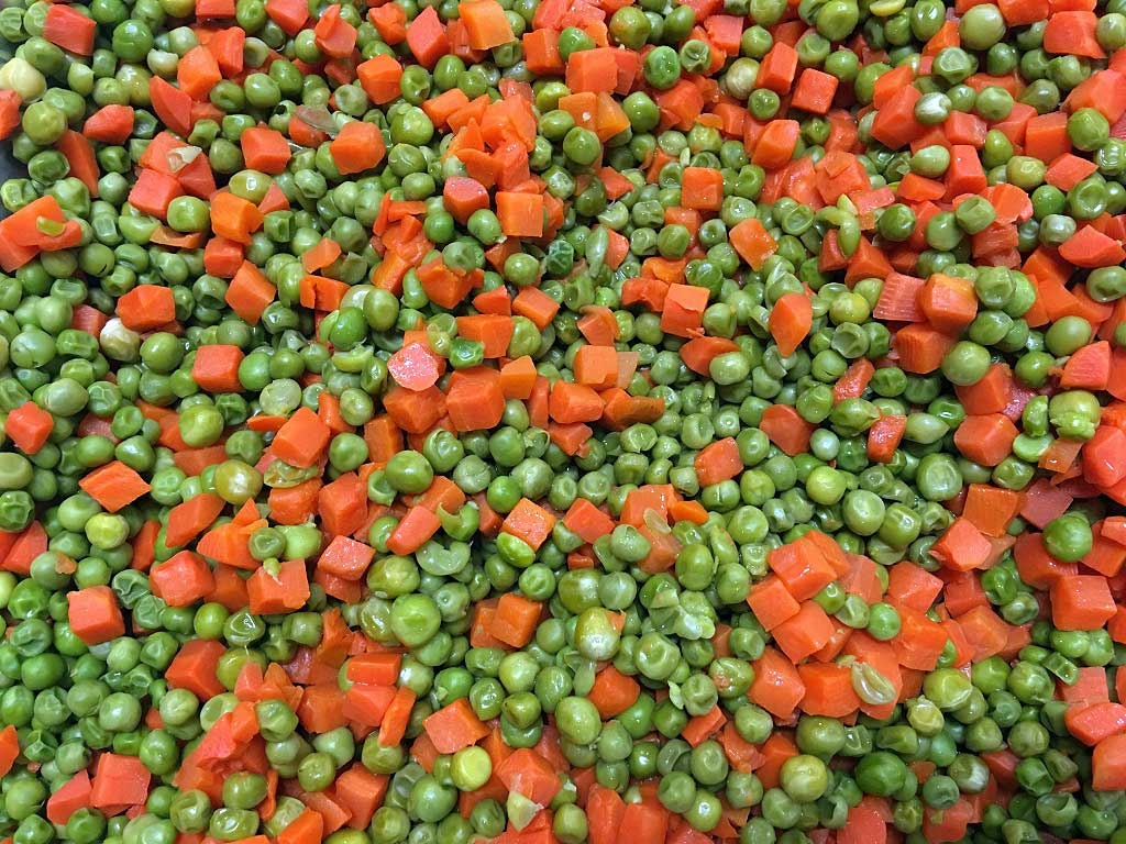 Commodity Vegetables Diced Pea and Carrot, 20 Pound.